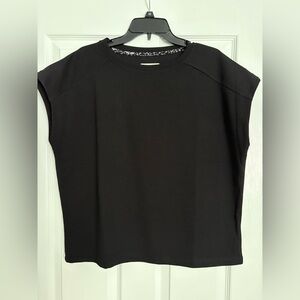 Umgee Black Short Sleeve Tee, Size Medium
